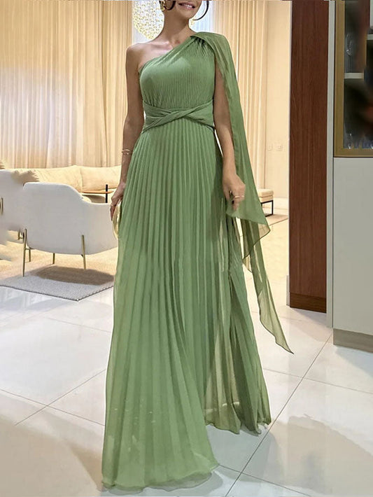 Glamorous Pleated Off-the-Shoulder Maxi Dress with a Flowing Silhouette